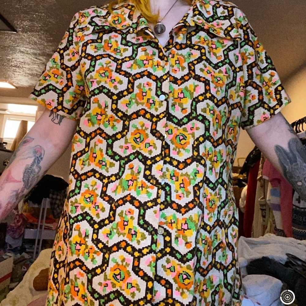 Vintage pattern textured button up